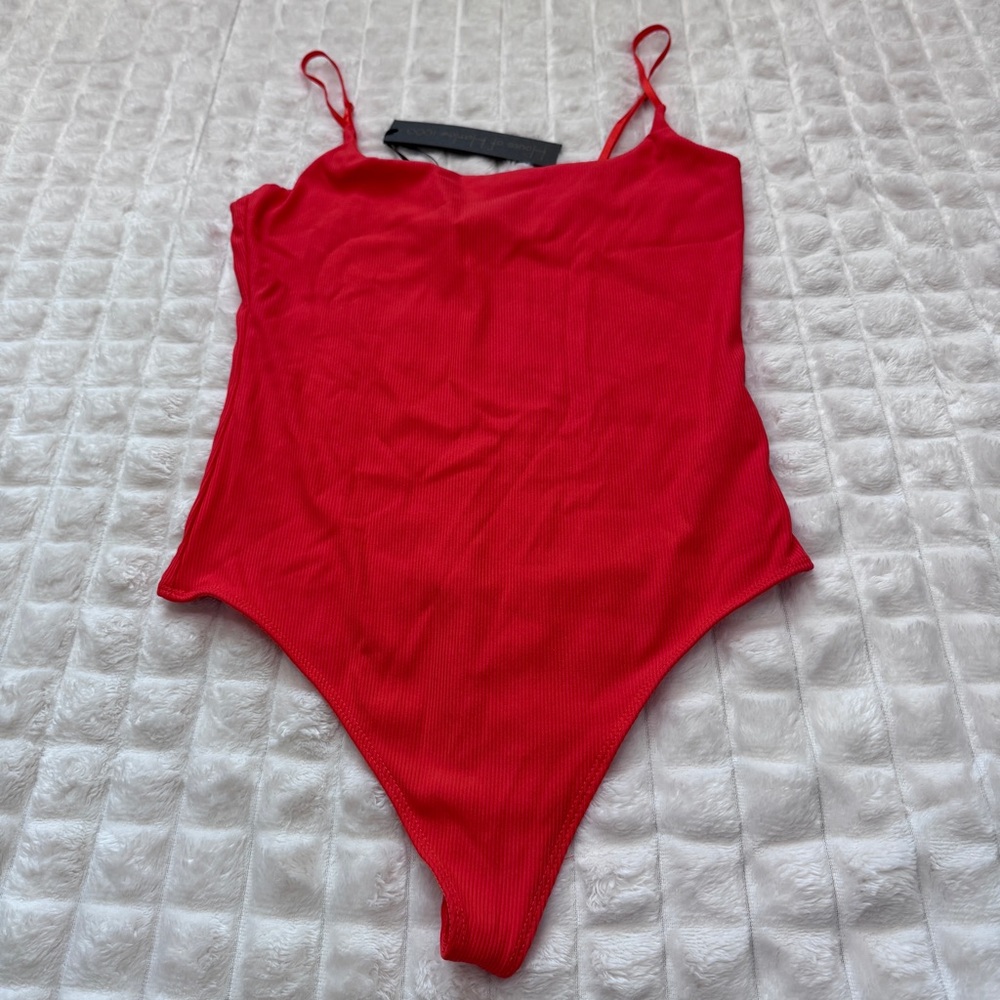NEW House of Harlow 1960 Medium Red All Day Contour Bodysuit Top ~ Slimming